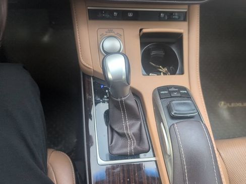 Used 2016 Lexus ES 350 w/ Luxury Package w/Wood Trim FWD image 26