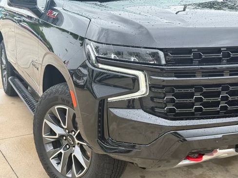 Used 2024 Chevrolet Tahoe Z71 w/ Luxury Package AWD/4WD image 3