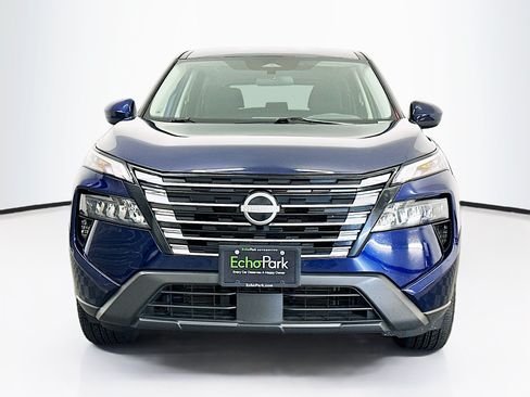 Used 2025 Nissan Rogue SV AWD/4WD image 2