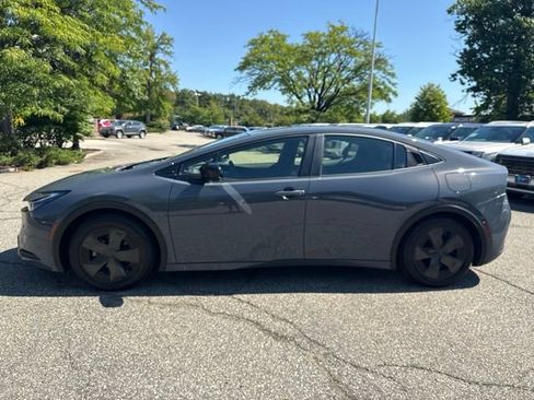 Used 2024 Toyota Prius LE FWD image 20