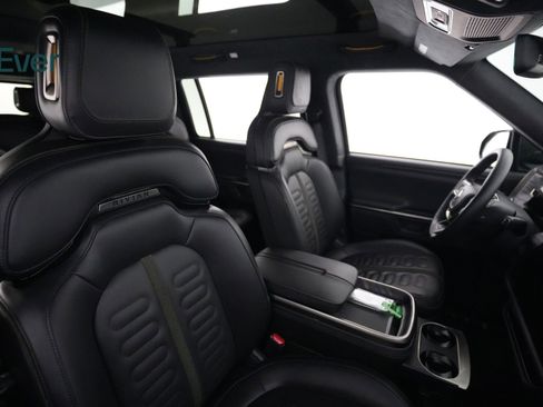 Used 2025 Rivian R1S Adventure AWD/4WD image 23
