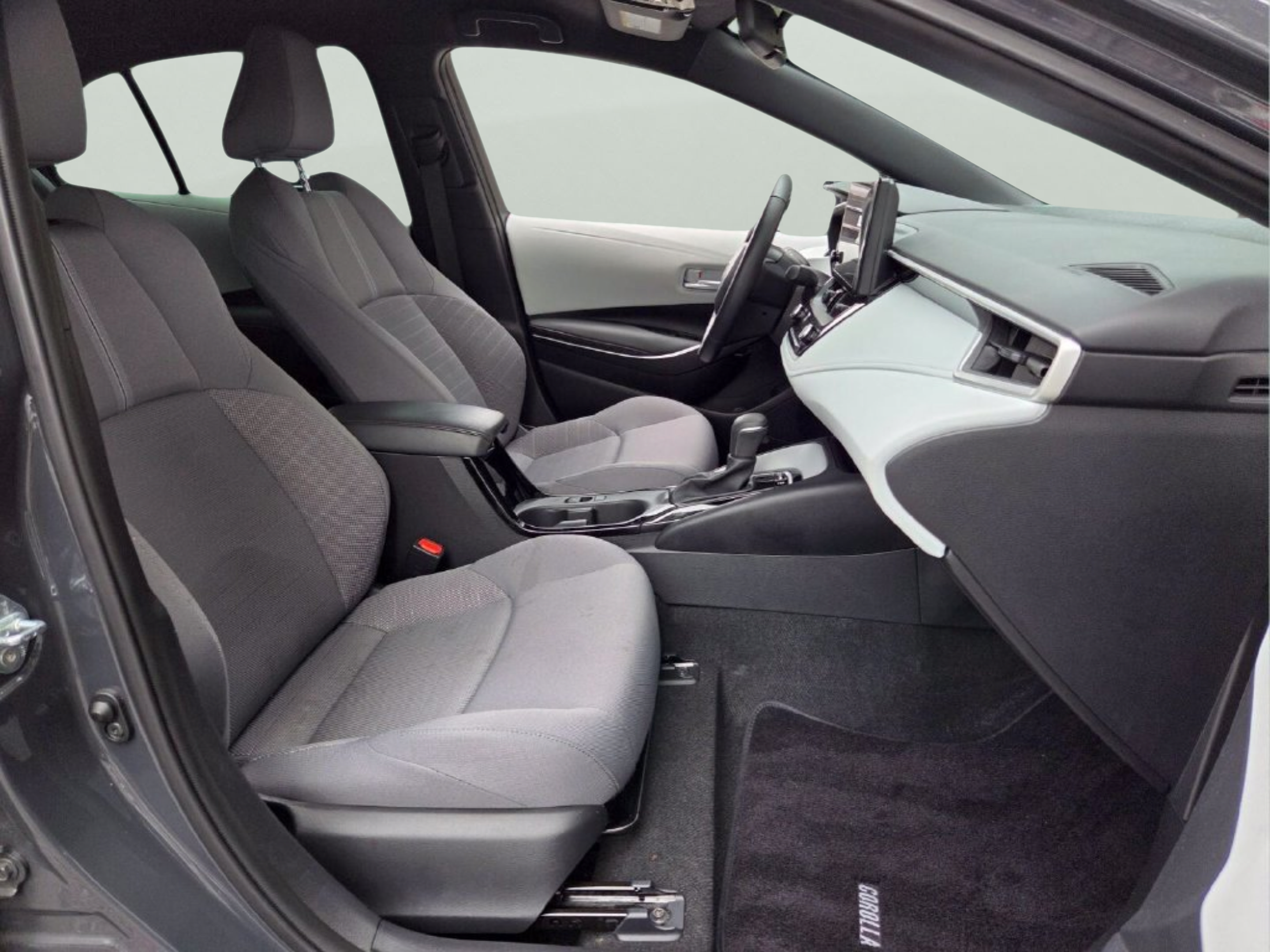 Used 2025 Toyota Corolla SE FWD image 16