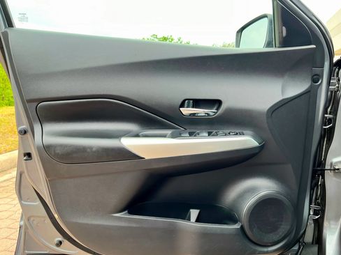 Used 2019 Nissan Kicks SR w/ SR Premium Package FWD image 17
