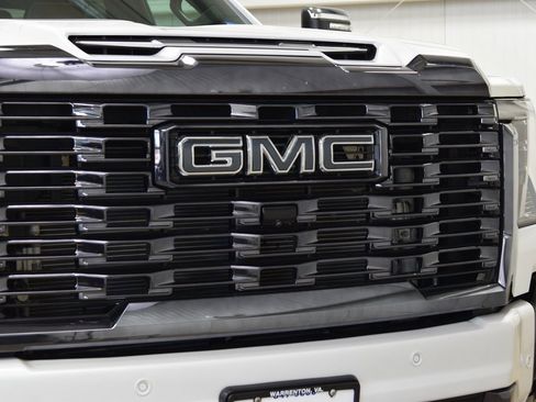 Used 2024 GMC Sierra 3500 Denali Ultimate image 11