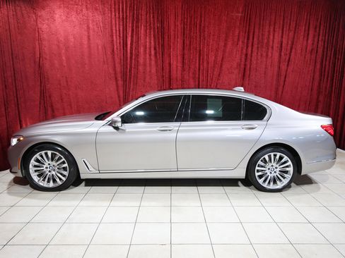 Used 2018 BMW 750i image 4