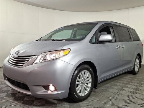 Used 2015 Toyota Sienna XLE image 6
