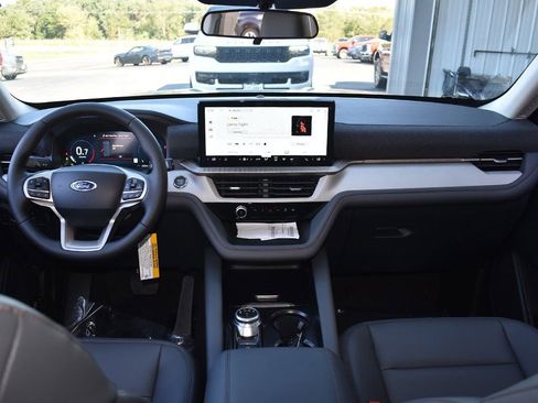 New 2026 Ford Explorer Active w/ Active Comfort Package image 4