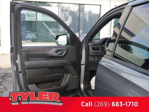Used 2021 Chevrolet Suburban Z71 AWD/4WD image 23