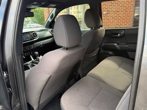 Used 2018 Toyota Tacoma TRD Sport AWD/4WD image 16