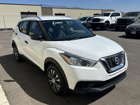 Used 2019 Nissan Kicks S FWD image 4