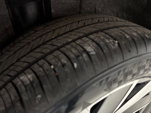 Used 2025 Volkswagen Atlas Cross Sport SE image 39