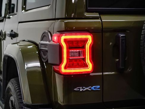 Used 2023 Jeep Wrangler Sahara w/ Safety Group image 9