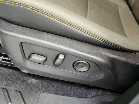 Used 2025 Chevrolet Colorado ZR2 w/ Technology Package image 12