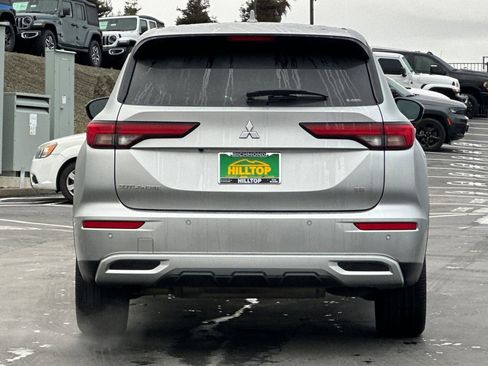 Used 2024 Mitsubishi Outlander SE image 6