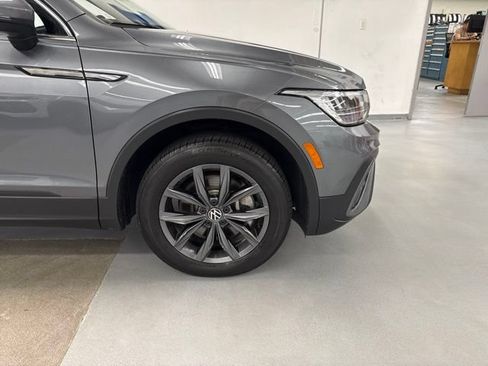 Certified 2023 Volkswagen Tiguan SE w/ Panoramic Sunroof Package AWD/4WD image 13