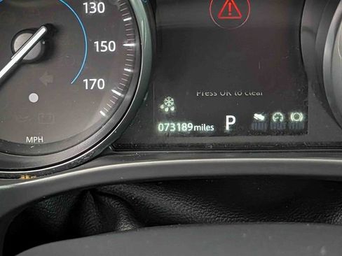 Used 2018 Jaguar F-PACE Prestige image 23