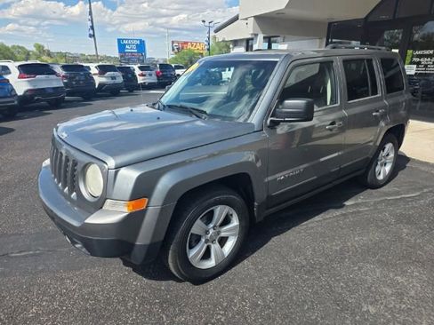 Used 2014 Jeep Patriot Latitude FWD image 2
