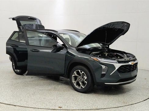 New 2026 Chevrolet Trax LT w/ Driver Confidence Package FWD image 9