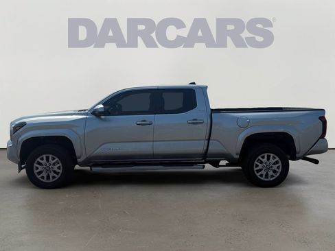 Used 2025 Toyota Tacoma SR5 AWD/4WD image 4