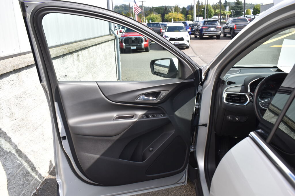 Used 2018 Chevrolet Equinox LT FWD image 17
