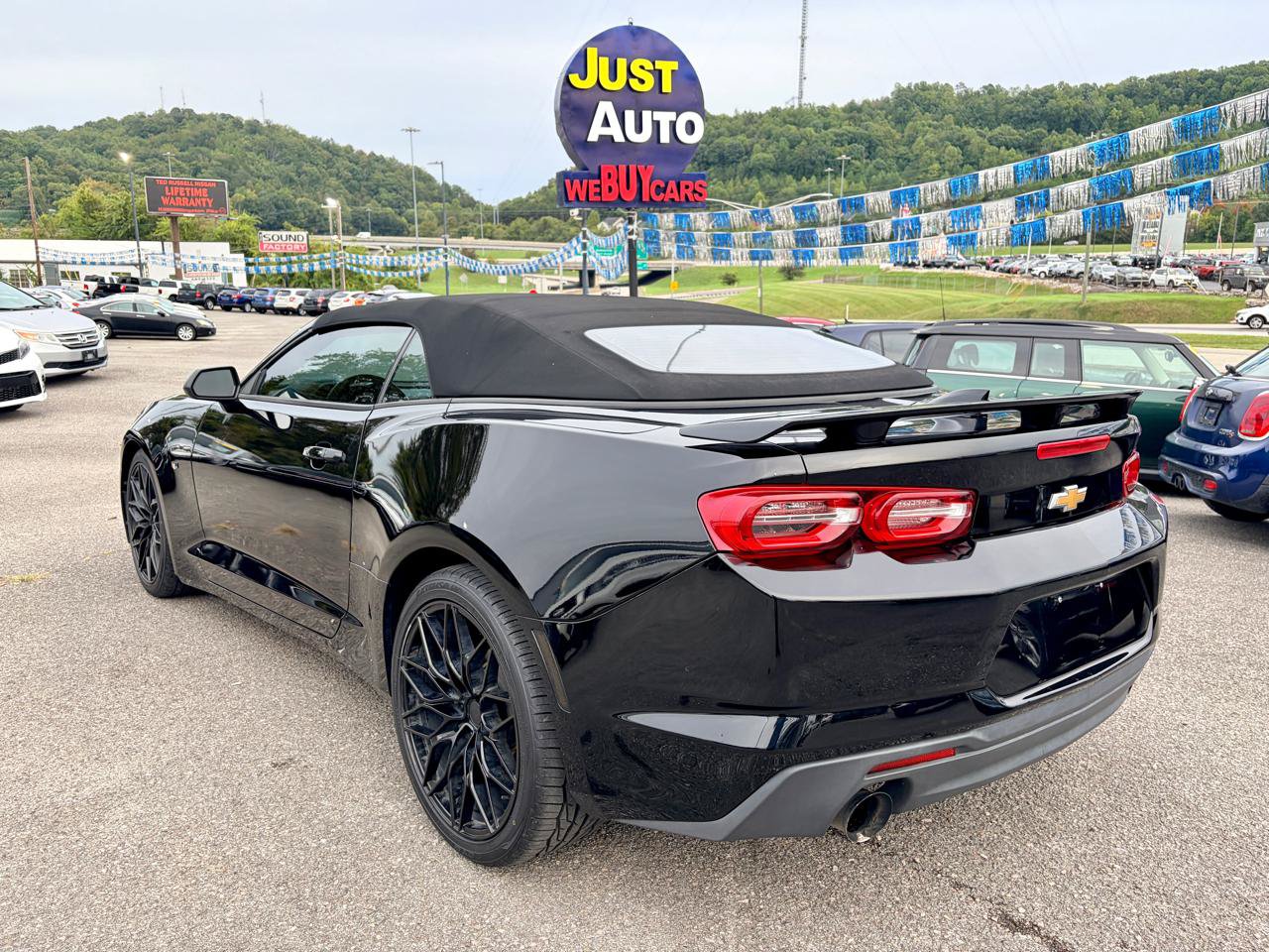 Used 2019 Chevrolet Camaro LT RWD image 5