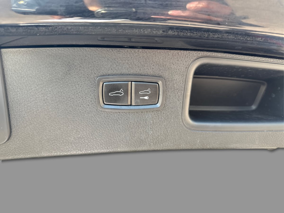 Used 2020 Porsche Macan w/ Premium Package Plus AWD/4WD image 41