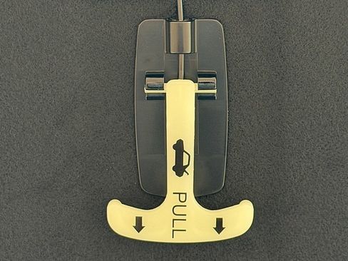 Used 2024 Nissan GT-R Premium w/ Premium Interior Package image 26