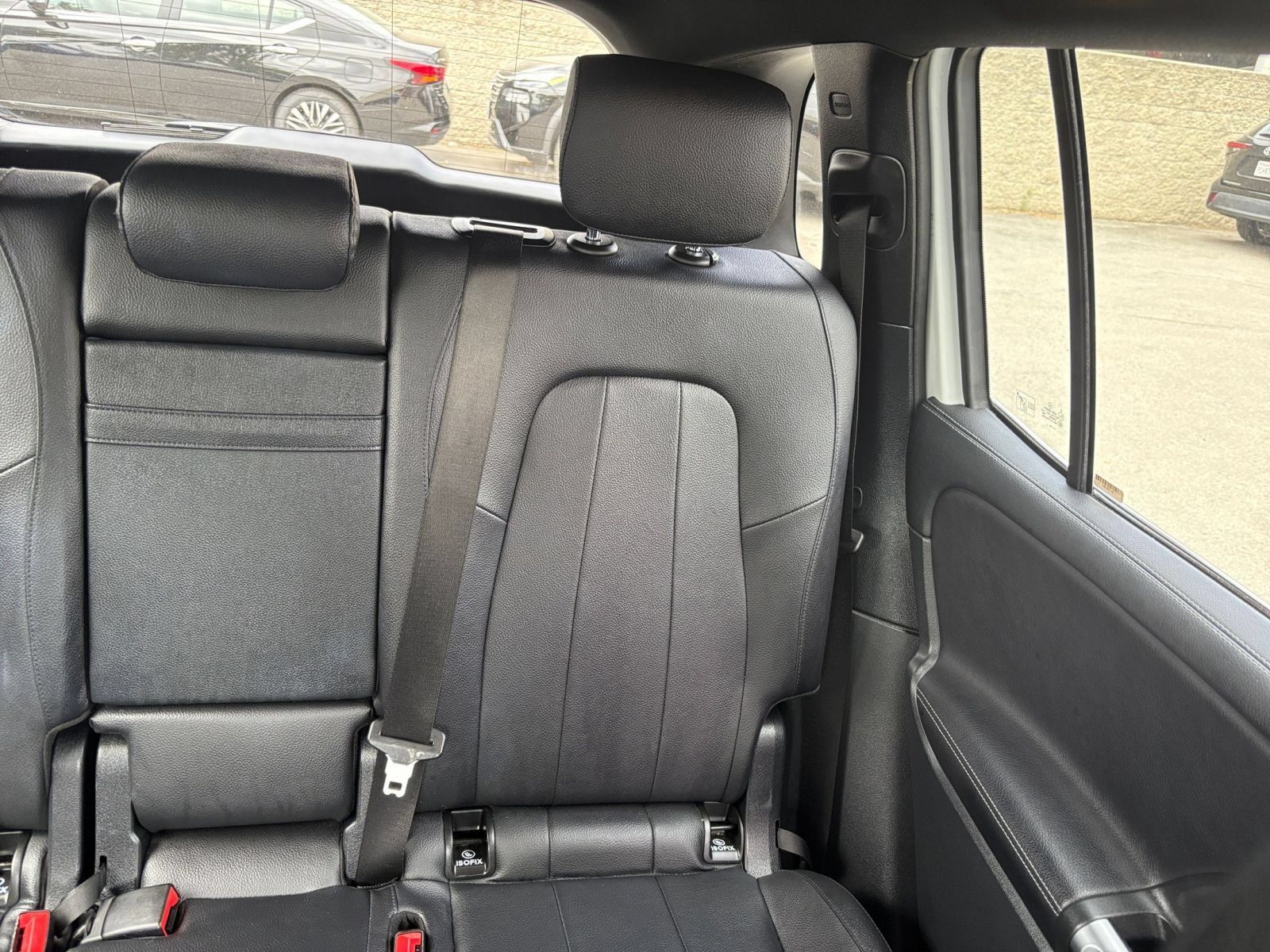 Used 2025 Mercedes-Benz GLB 250 4MATIC image 38