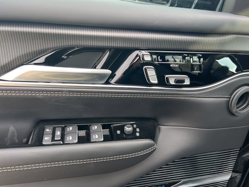 New 2026 Jeep Grand Wagoneer Summit AWD/4WD image 23