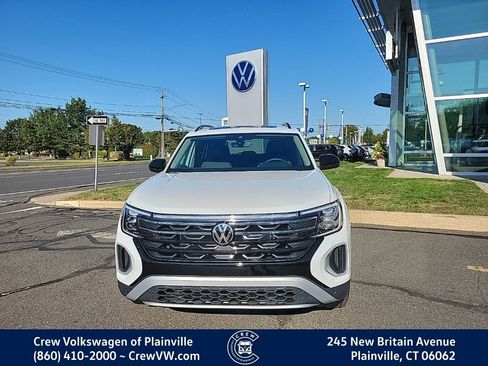 New 2026 Volkswagen Atlas Peak Edition image 2