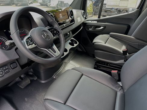 Used 2024 Mercedes-Benz Sprinter 144 Cargo image 10