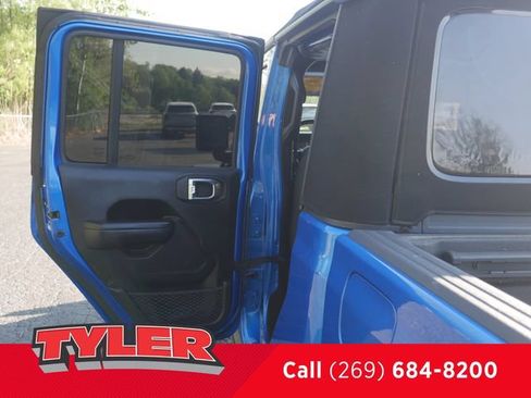Used 2022 Jeep Gladiator Mojave AWD/4WD image 21