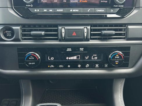Used 2025 Nissan Pathfinder S FWD image 21