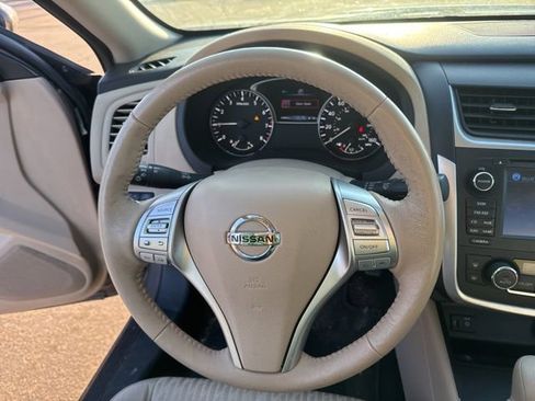 Used 2016 Nissan Altima 2.5 SV w/ Convenience Package image 12