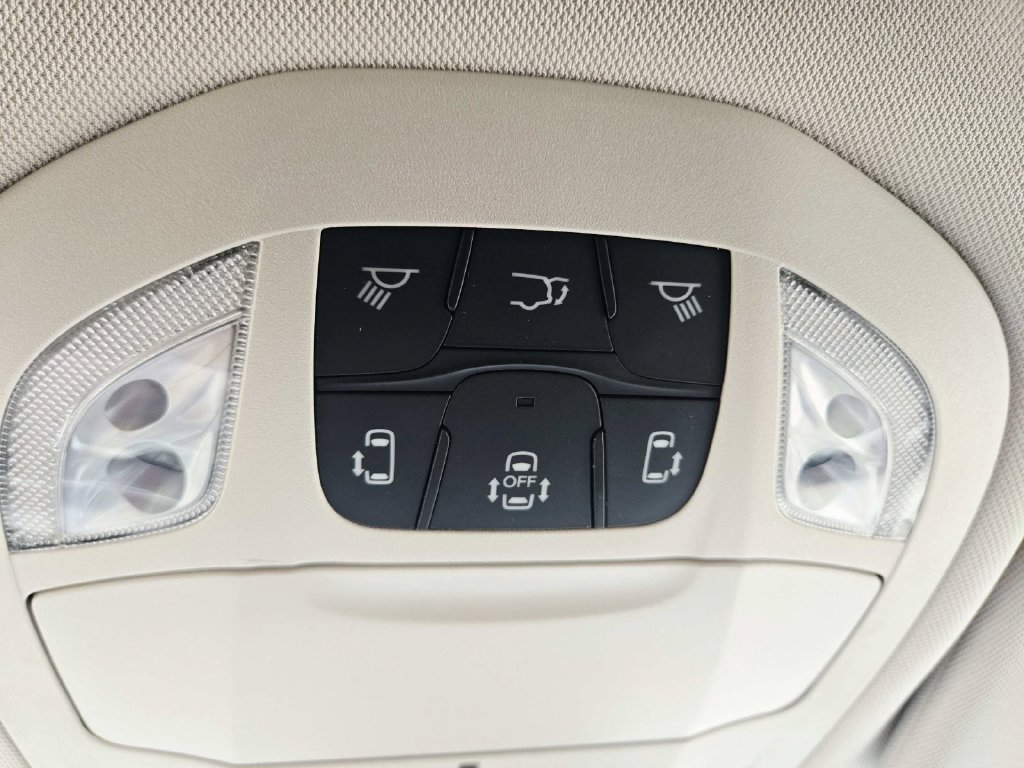 Certified 2024 Chrysler Pacifica Touring-L FWD image 34