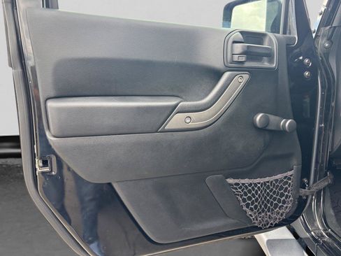 Used 2018 Jeep Wrangler Unlimited Sport AWD/4WD image 30