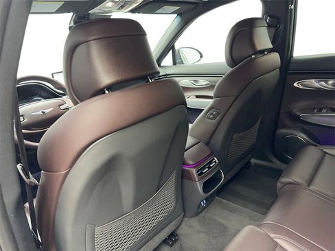 Used 2024 Genesis GV70 2.5T w/ Advanced Package image 35