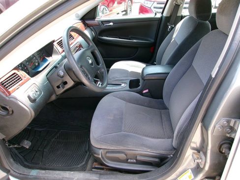 Used 2008 Chevrolet Impala LT FWD image 7