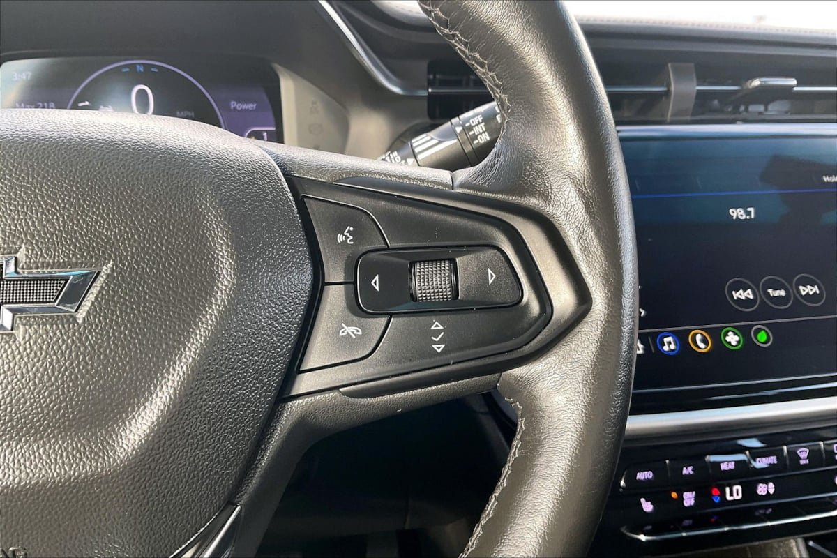 Used 2023 Chevrolet Bolt LT w/ Infotainment Package FWD image 16