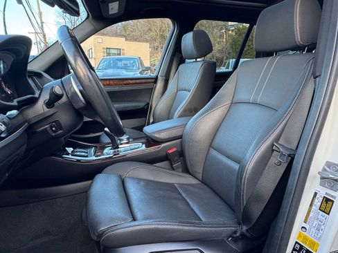 Used 2017 BMW X3 xDrive28i image 12