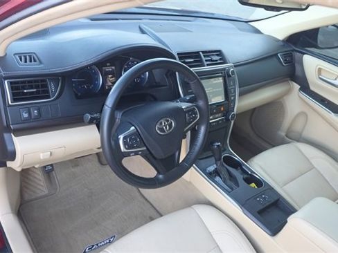 Used 2017 Toyota Camry XLE w/ Moonroof Package image 12