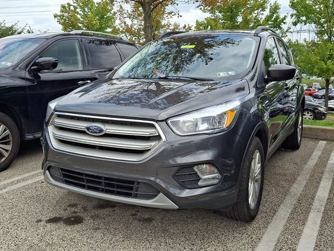 Used 2018 Ford Escape SE w/ SE Sync 3 Package AWD/4WD image 2