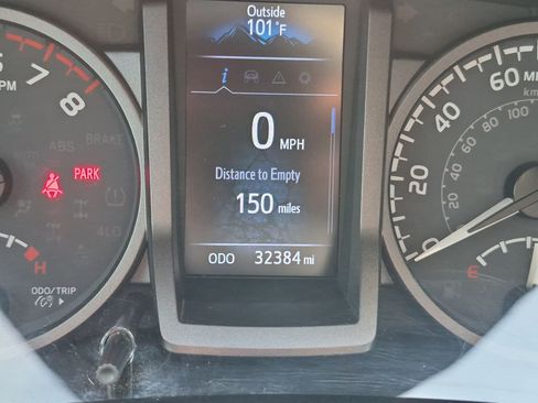 Used 2021 Toyota Tacoma TRD Off-Road w/ Technology Package AWD/4WD image 22