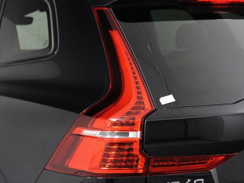 Certified 2023 Volvo XC60 B5 Ultimate w/ Climate Package image 18