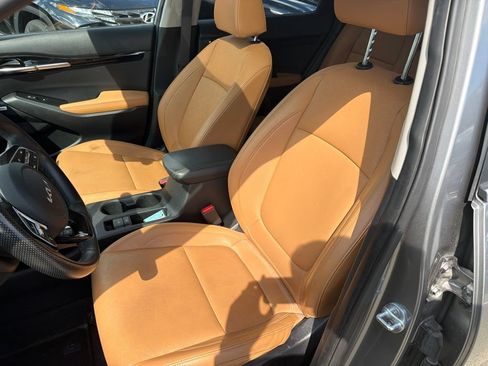 Certified 2024 Kia Seltos SX w/ SX Sunroof Package AWD/4WD image 18