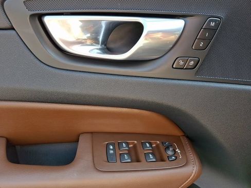 Certified 2023 Volvo XC60 B5 Plus w/ Climate Package AWD/4WD image 13