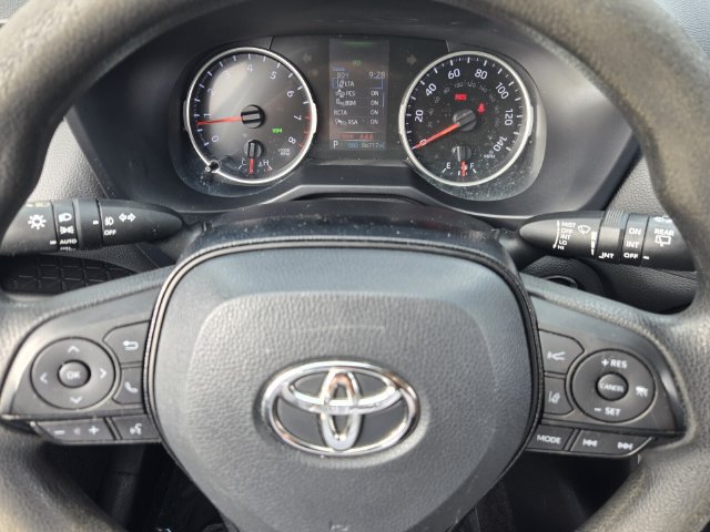 Used 2021 Toyota RAV4 XLE w/ Convenience Package FWD image 24