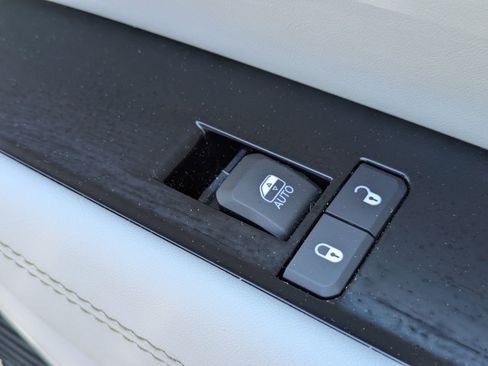 Used 2023 Jeep Wagoneer 4WD w/ Premium Group I image 41