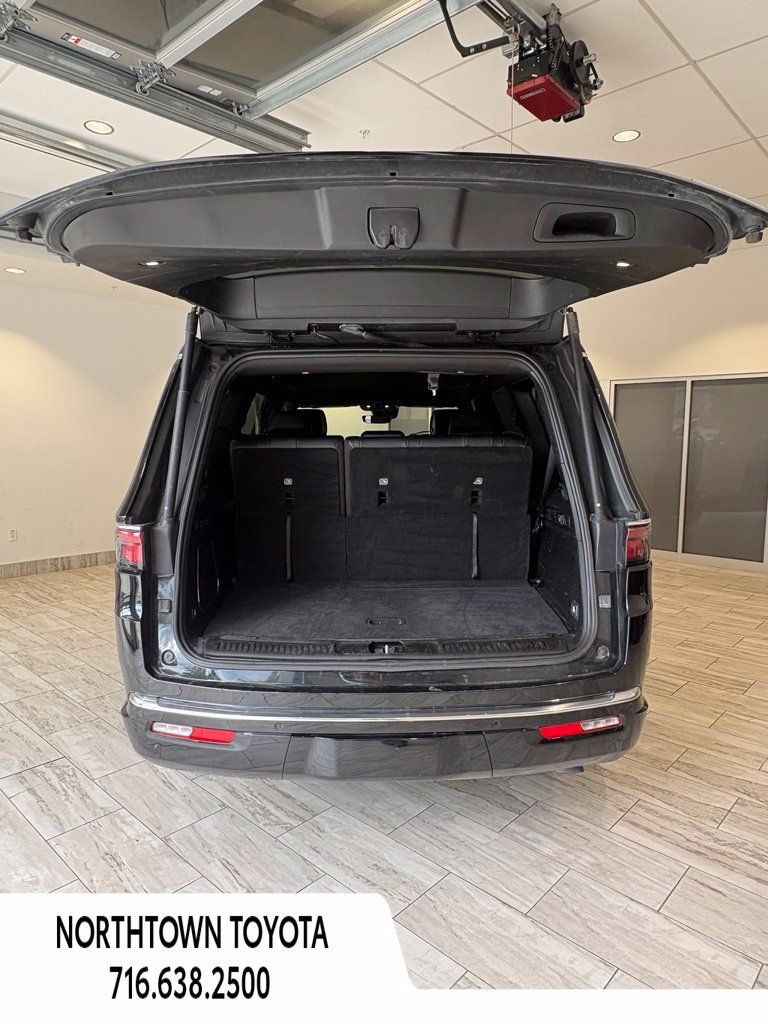 Used 2024 Jeep Wagoneer Series II w/ Flexible Seating Group RWD image 12