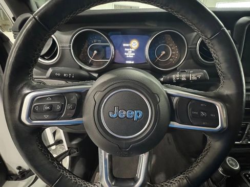 Used 2018 Jeep Wrangler Unlimited Sahara image 12